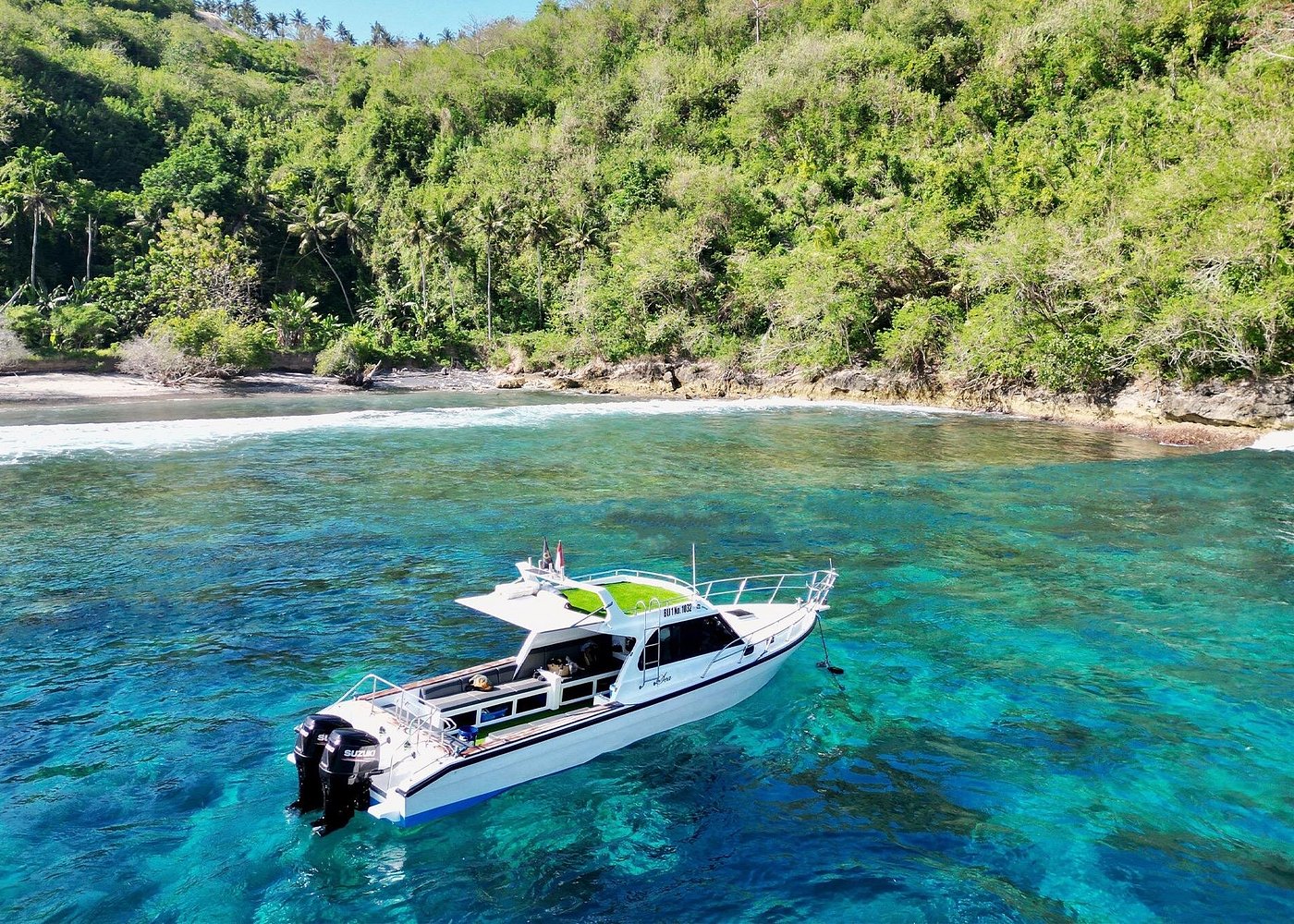 Nusa Penida day trip: boat, 4 snorkeling, Manta rays & Land tour